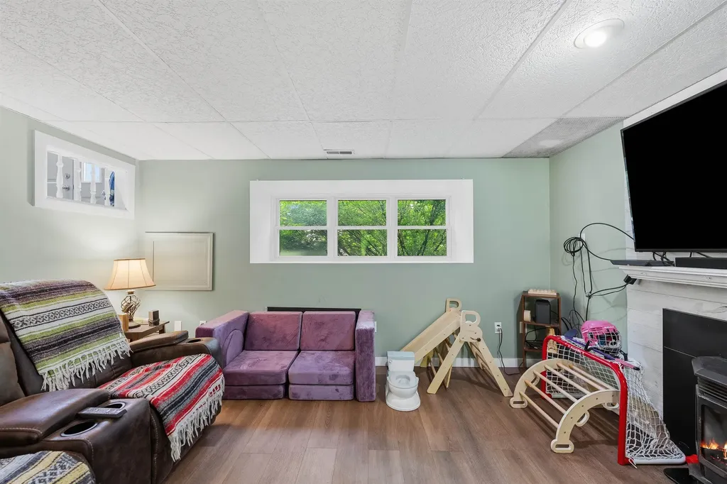 16 Cimmarron Drive Nashua NH 03062