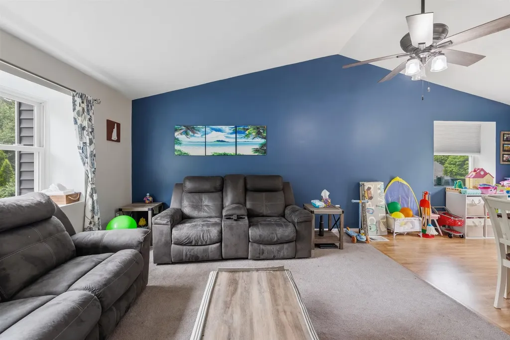 16 Cimmarron Drive Nashua NH 03062