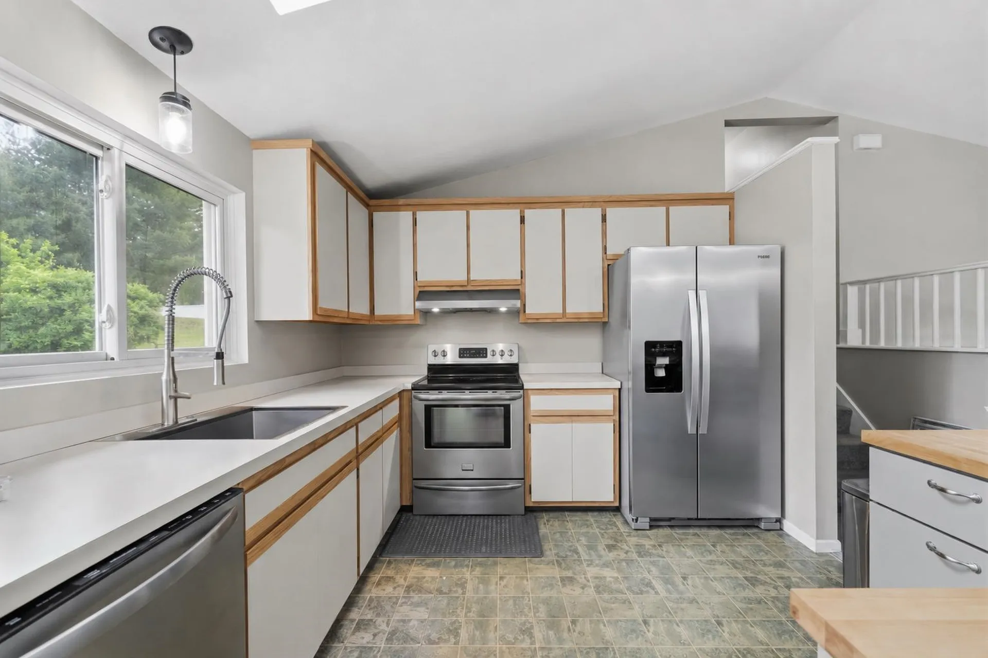 16 Cimmarron Drive Nashua NH 03062