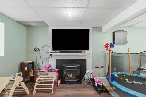 16 Cimmarron Drive Nashua NH 03062