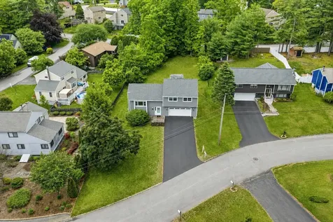 16 Cimmarron Drive Nashua NH 03062