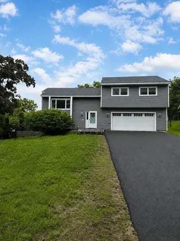 16 Cimmarron Drive Nashua NH 03062