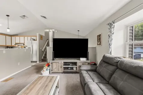 16 Cimmarron Drive Nashua NH 03062