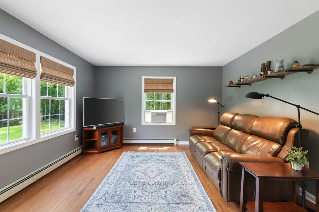 48 Pine Ridge Vernon VT 05354
