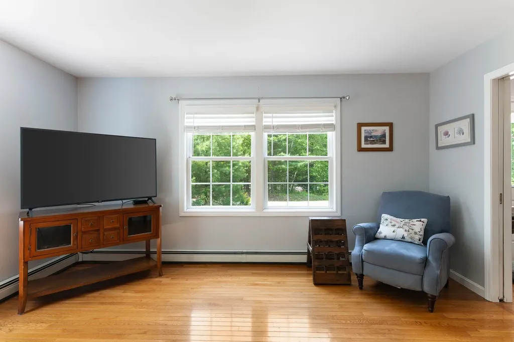 48 Pine Ridge Vernon VT 05354