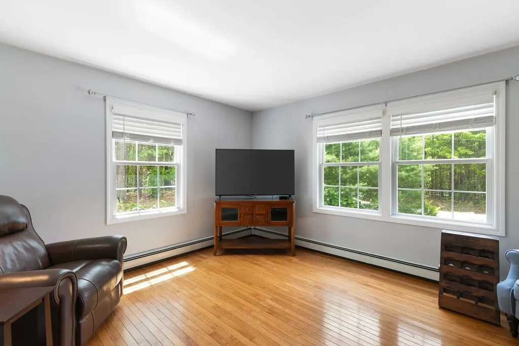 48 Pine Ridge Vernon VT 05354