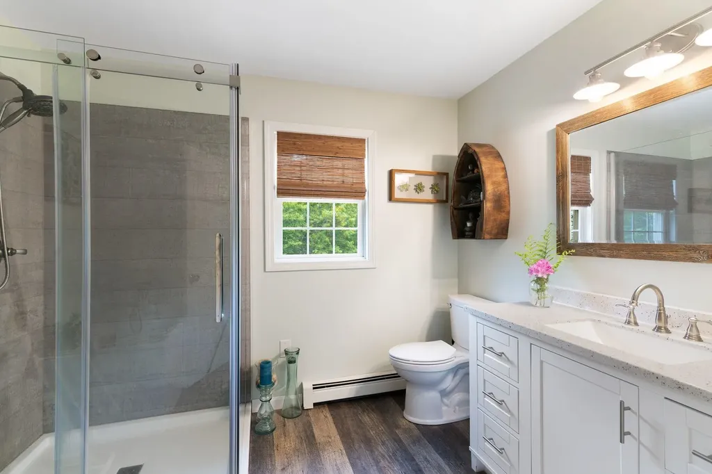 48 Pine Ridge Vernon VT 05354