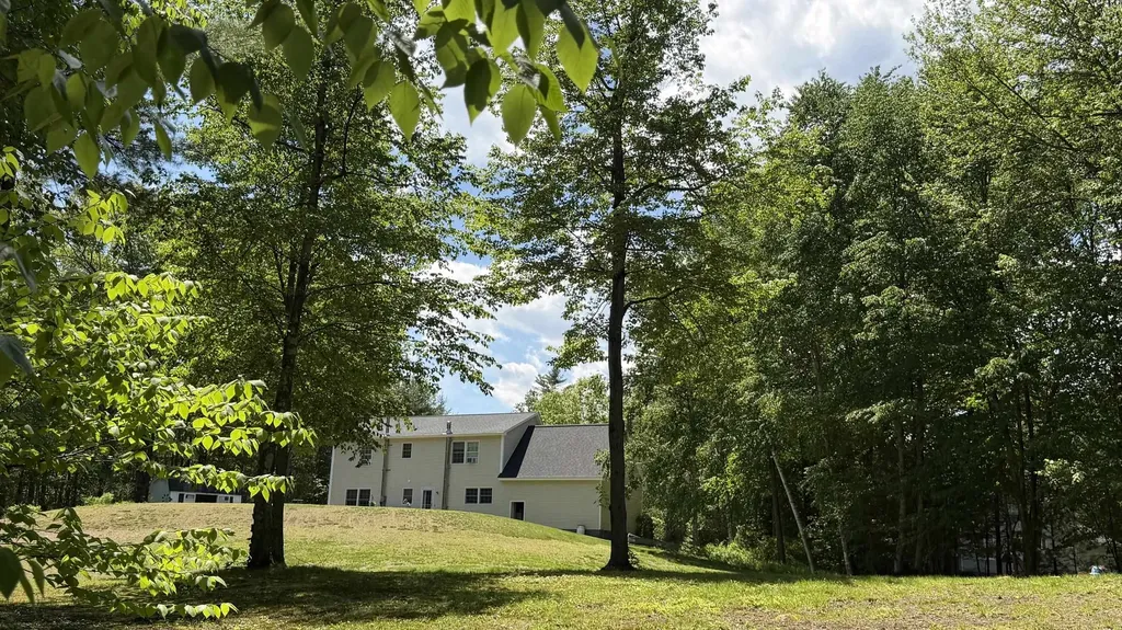 48 Pine Ridge Vernon VT 05354