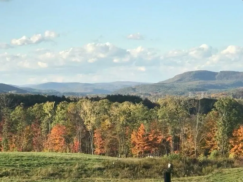 48 Pine Ridge Vernon VT 05354