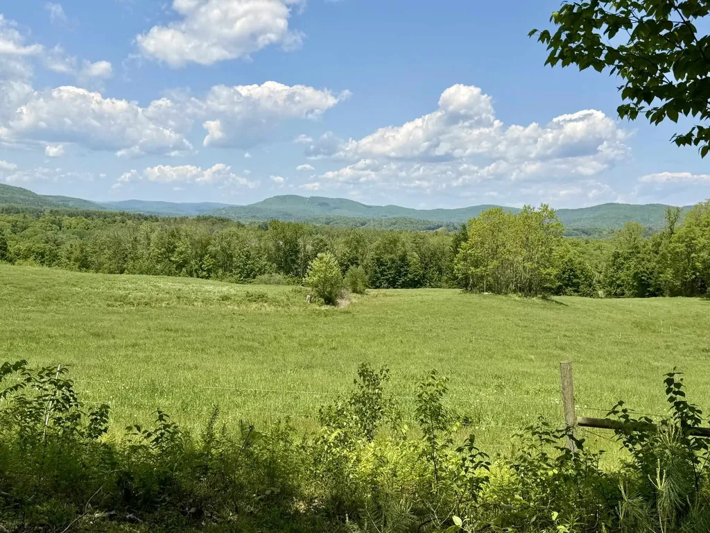 48 Pine Ridge Vernon VT 05354
