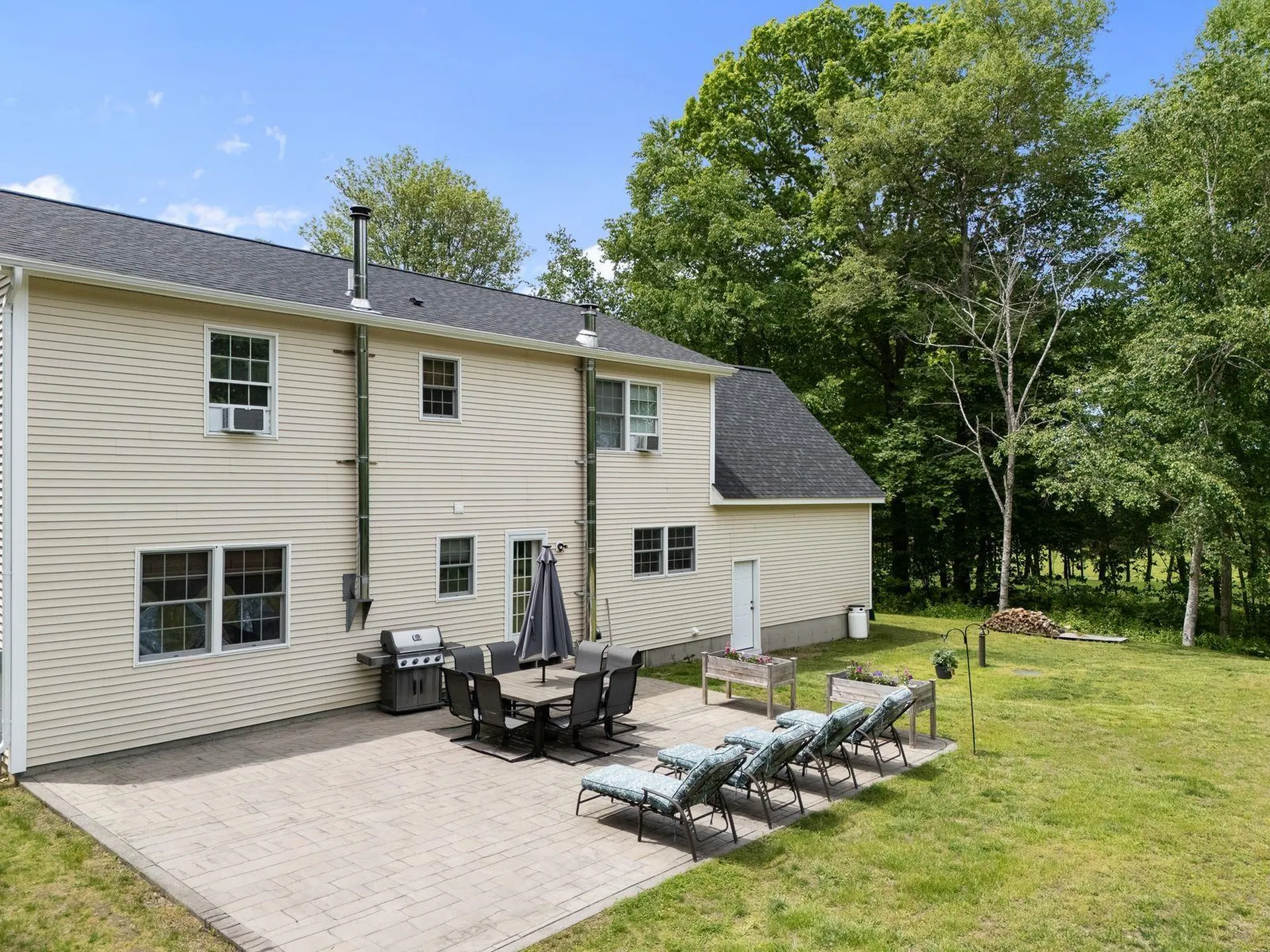 48 Pine Ridge Vernon VT 05354