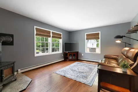 48 Pine Ridge Vernon VT 05354