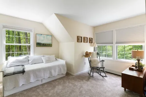48 Pine Ridge Vernon VT 05354