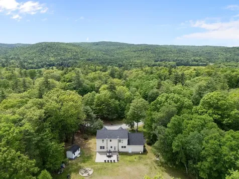 48 Pine Ridge Vernon VT 05354