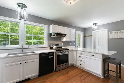 48 Pine Ridge Vernon VT 05354