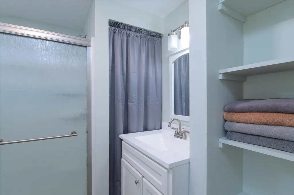 142 Dover Road Newfane VT 05345