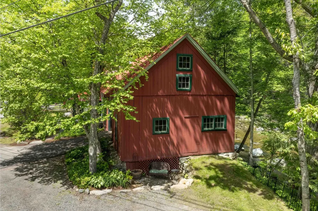 142 Dover Road Newfane VT 05345