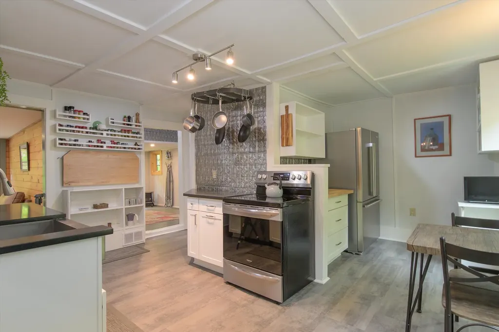 142 Dover Road Newfane VT 05345