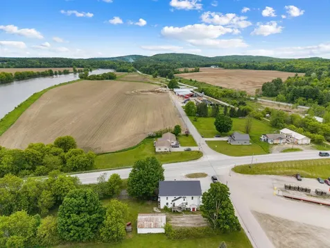 4232 Vermont 105 Route Sheldon VT 05483