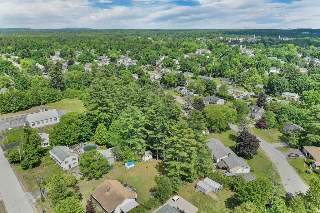 21 Lois Street Rochester NH 03867