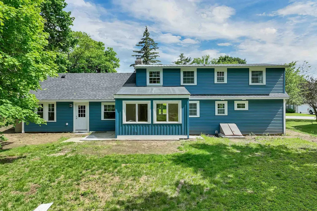 21 Lois Street Rochester NH 03867