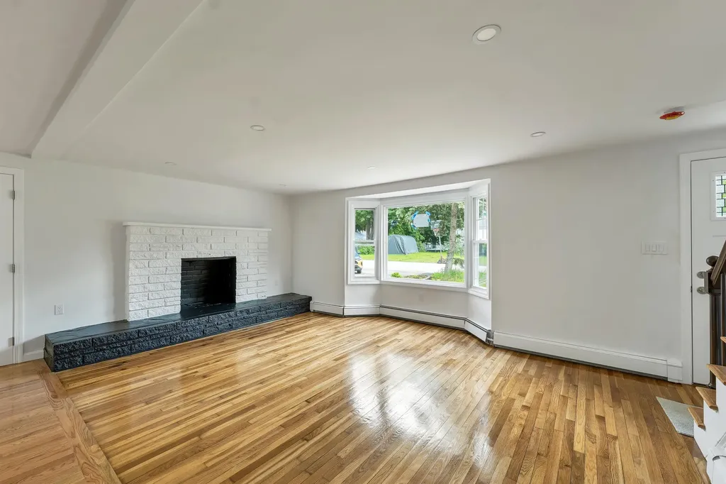 21 Lois Street Rochester NH 03867