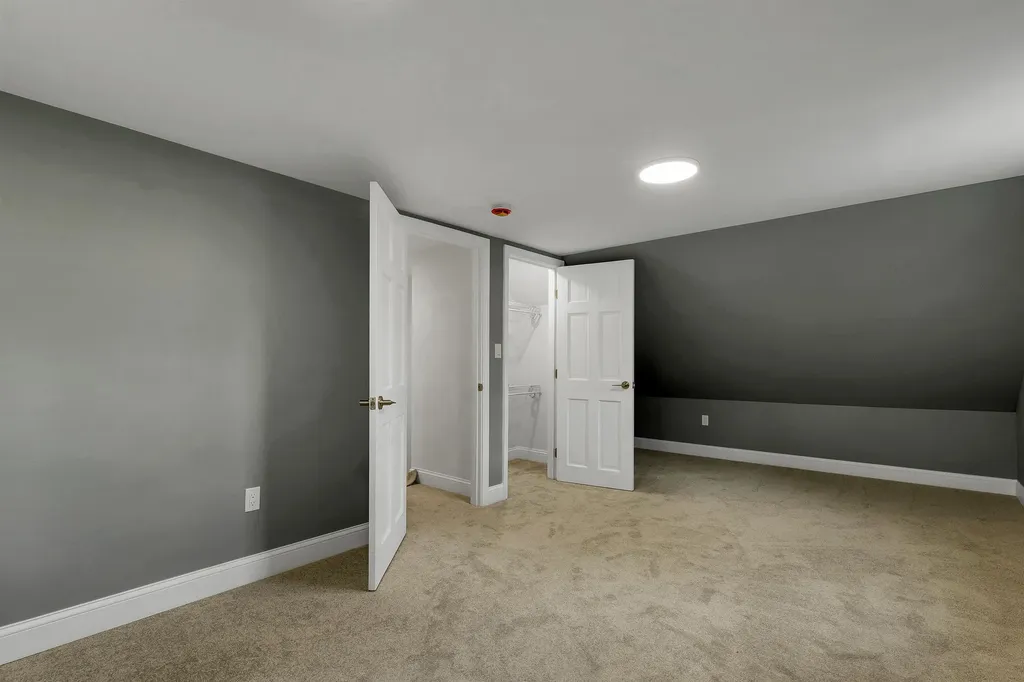 21 Lois Street Rochester NH 03867