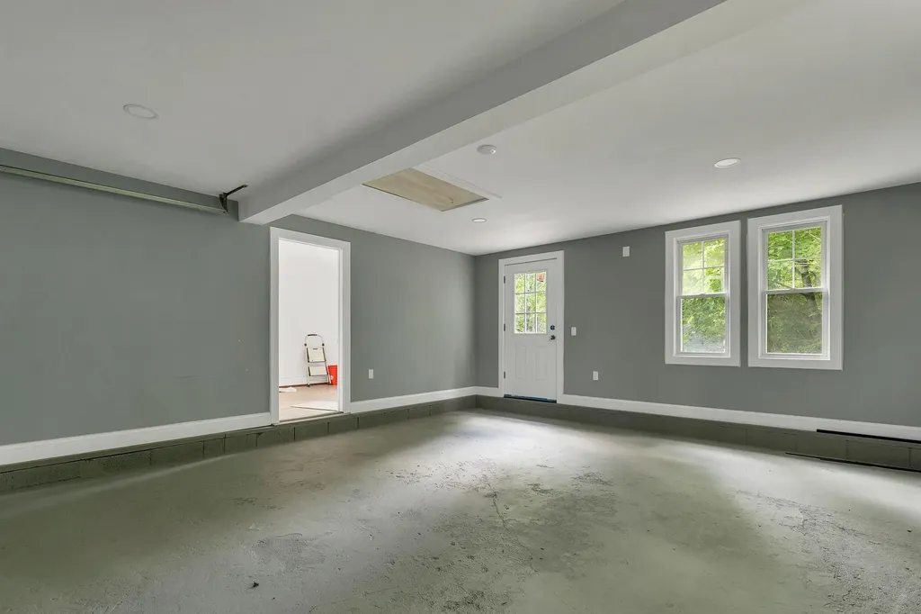 21 Lois Street Rochester NH 03867