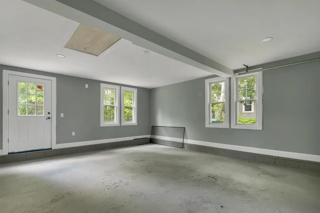 21 Lois Street Rochester NH 03867