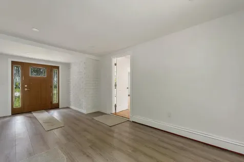 21 Lois Street Rochester NH 03867