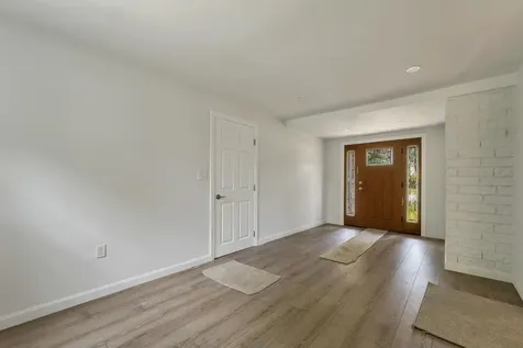 21 Lois Street Rochester NH 03867