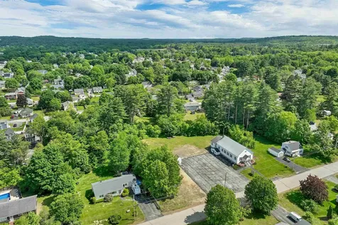 21 Lois Street Rochester NH 03867