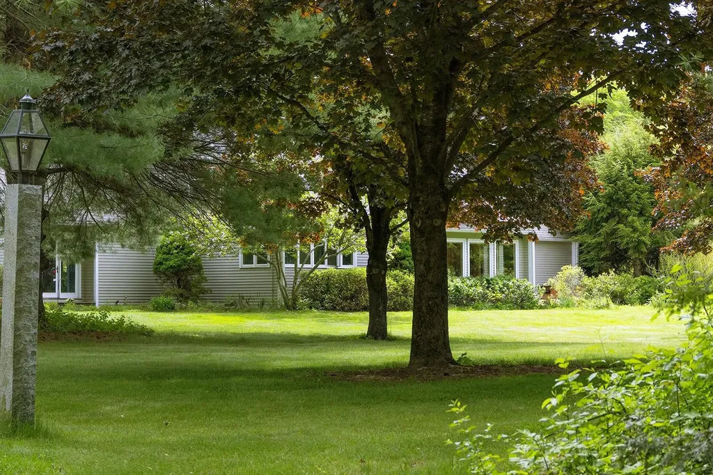 860 Briar Hill Road Hopkinton NH 03229
