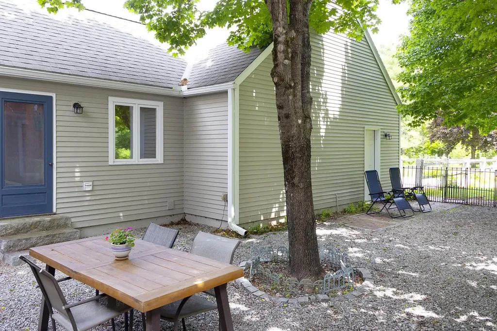 860 Briar Hill Road Hopkinton NH 03229