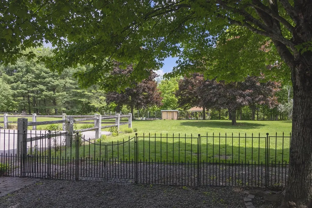 860 Briar Hill Road Hopkinton NH 03229