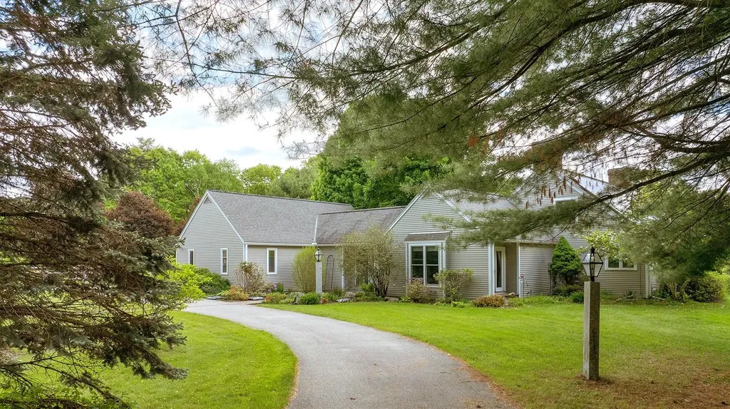 860 Briar Hill Road Hopkinton NH 03229