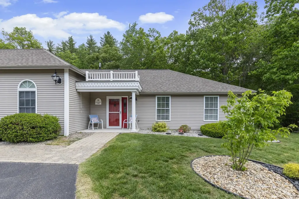 28 Lantern Lane Kingston NH 03848