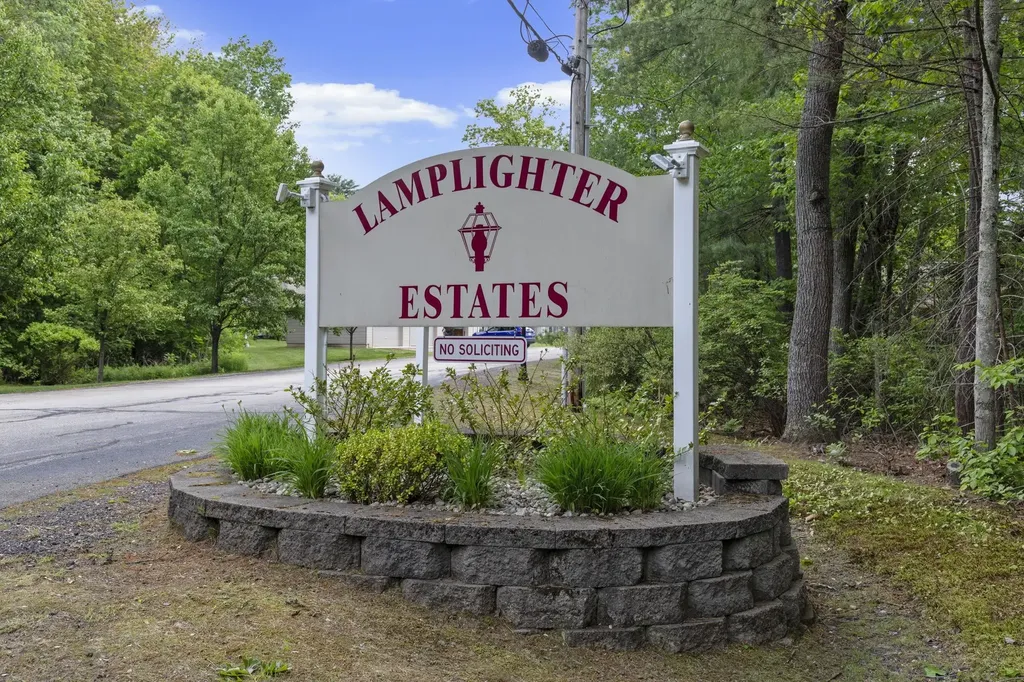 28 Lantern Lane Kingston NH 03848