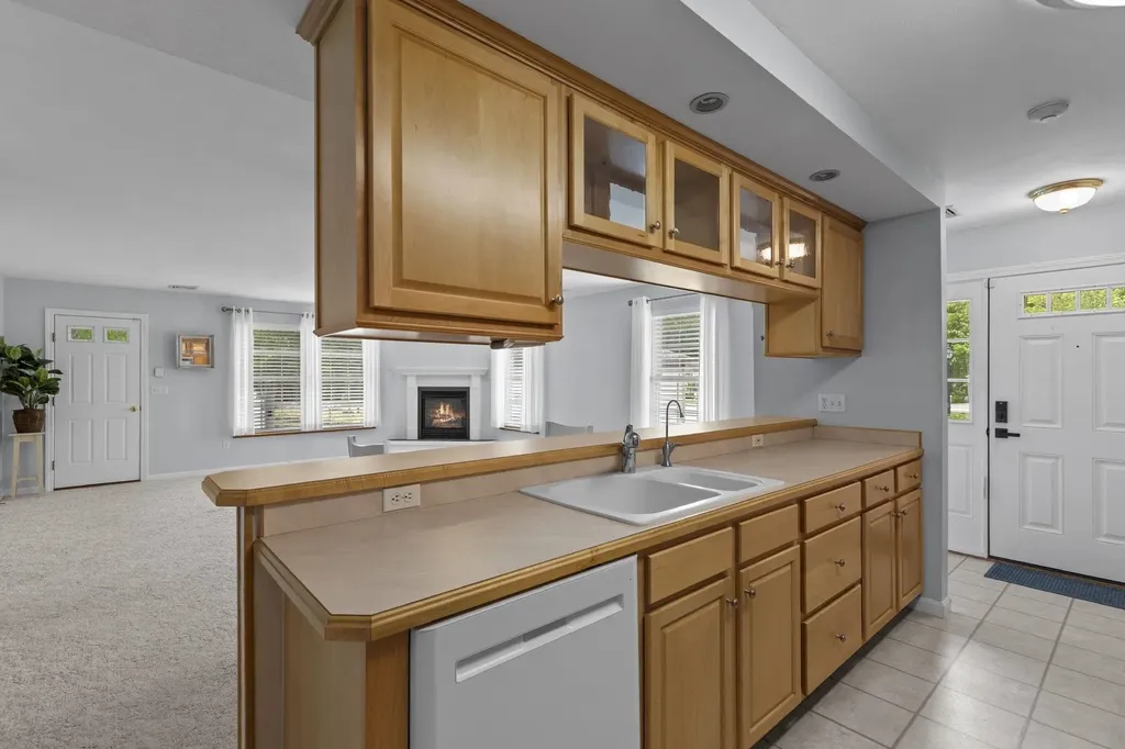 28 Lantern Lane Kingston NH 03848