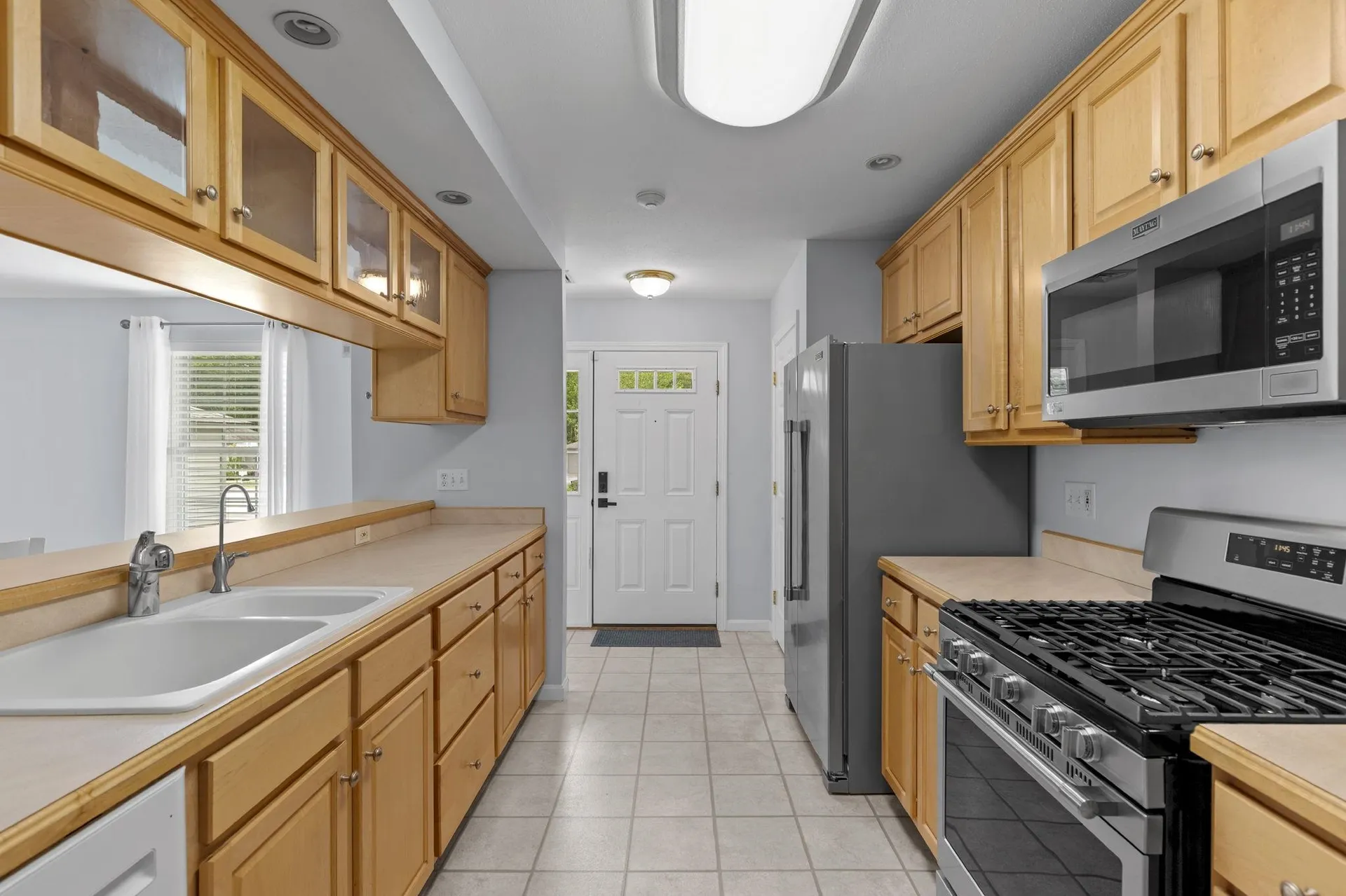 28 Lantern Lane Kingston NH 03848