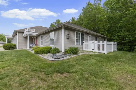 28 Lantern Lane Kingston NH 03848