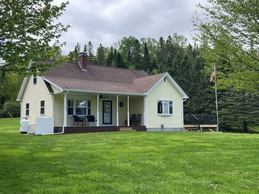 12 Harry's Way Colebrook NH 03576
