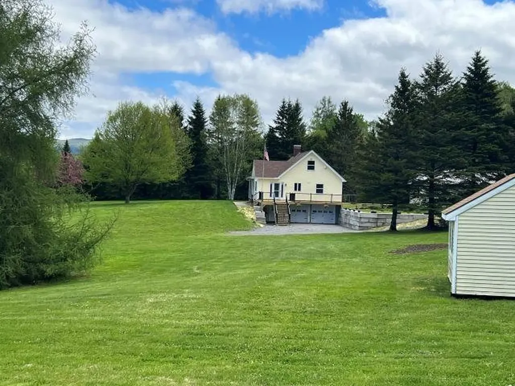 12 Harry's Way Colebrook NH 03576
