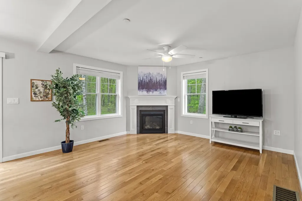 270 Knollwood Way Manchester NH 03102