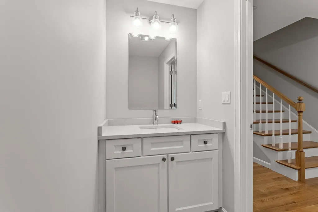 270 Knollwood Way Manchester NH 03102