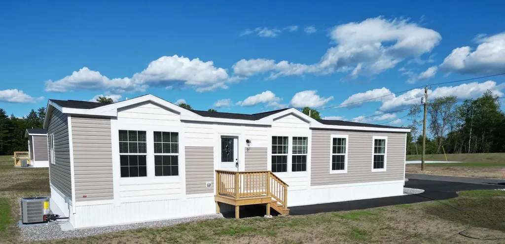 2 Wentworth Avenue Tilton NH 03276