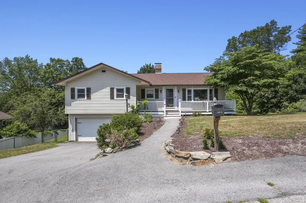 1 Tate Street Hudson NH 03051