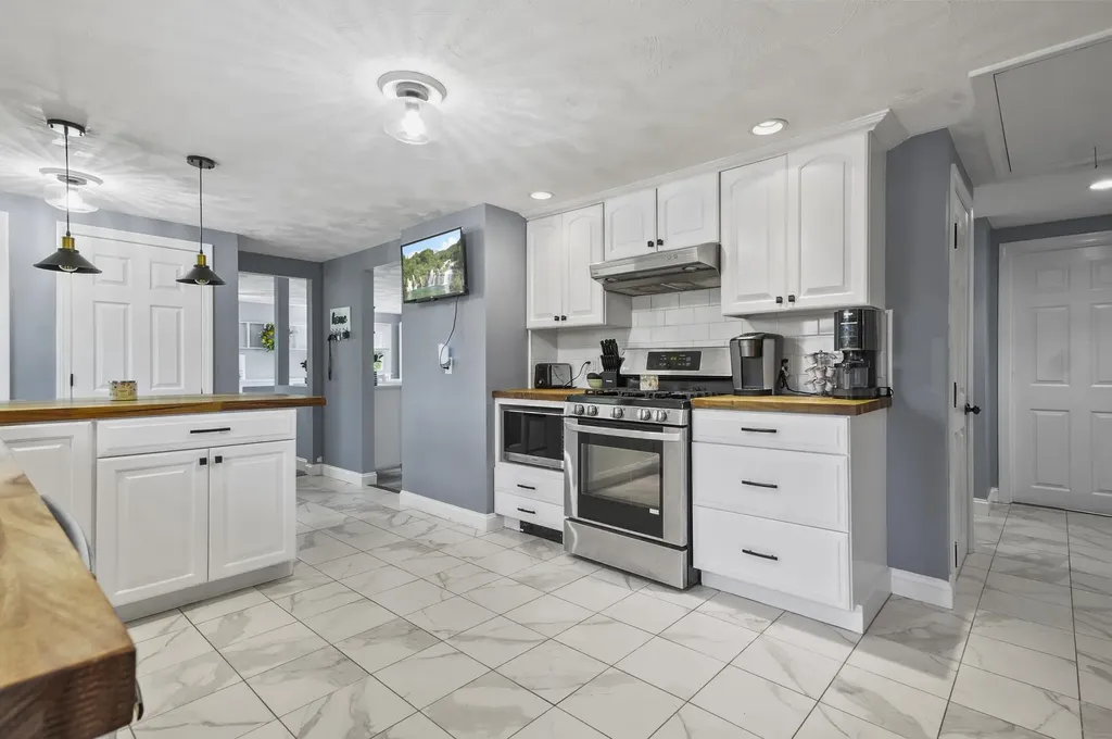 1 Tate Street Hudson NH 03051