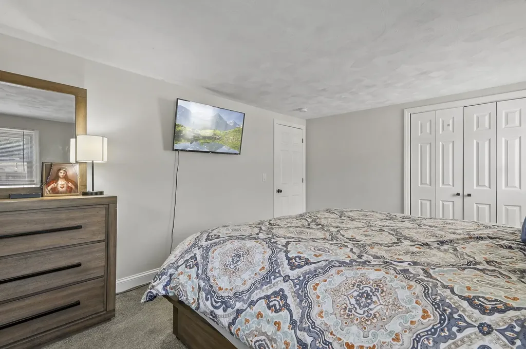 1 Tate Street Hudson NH 03051