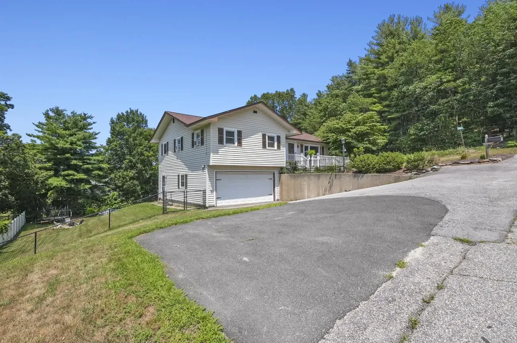 1 Tate Street Hudson NH 03051